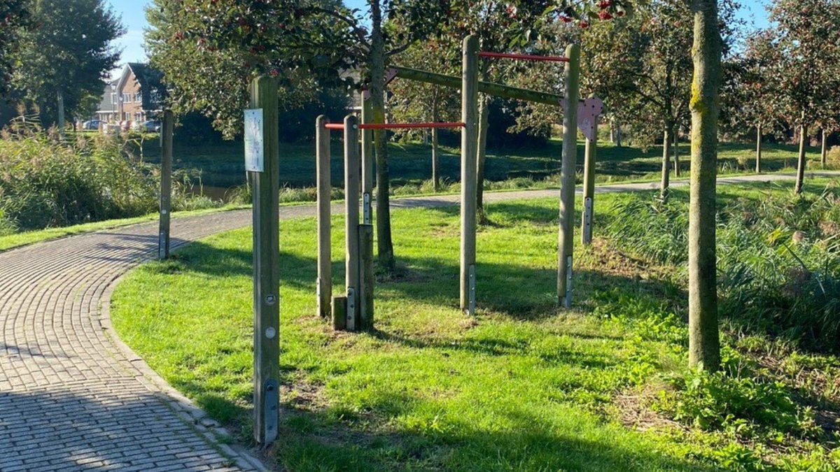 🤸‍♀️ De sporttoestellen van het sportparcours aan het Dijkje Naardermeerstraat in Berkel en Rodenrijs zijn aan vervanging toe. Geef voor 15 november jouw mening over hoe deze sportplek het beste ingericht kan worden.

Vul de enquête in ⤵️ 
bit.ly/3snFNvk