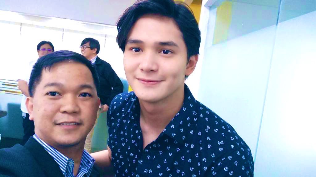 Impressive Pilot.. Galing! Walang kukurap pala dapat bawat scene. Astig talaga! Congrats, <a href="/Rurumadrid8/">Ruru Madrid</a>! #BlackRider Throwback pic din sayo.. 💪👏👏👏 <a href="/GMA_PA/">GMA Public Affairs</a> <a href="/gmanetwork/">GMA Network</a>