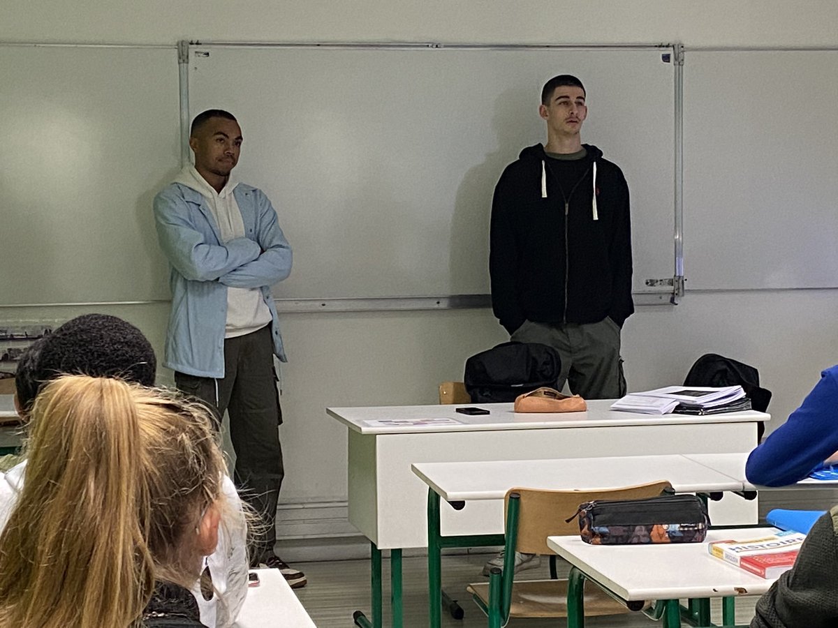 Ce matin, <a href="/LPO_LouisArmand/">Lycée Louis Armand Eaubonne</a> , Paul et Robin, 2 des 6 élèves acceptés dans les différents IEP sont revenus dans leur lycée expliquer comment ils se sont préparés face aux terminales de la prepa Sciences Po. Et ça fait toujours plaisir de les retrouver. <a href="/SciencesPoSGL/">Sciences Po Saint-Germain</a> <a href="/sciencespo/">Sciences Po</a>