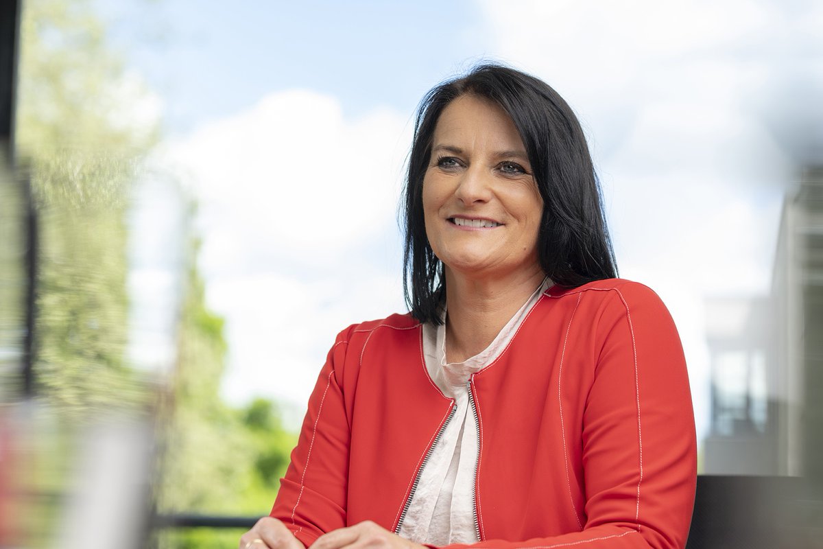 Bildungs- und Kulturdirektion BKD (@bkd_kantonbern) on Twitter photo Am 9. November 2023 findet wiederum der Nationale Zukunftstag statt. Er trägt seit über 20 Jahren zu einer offenen Berufswahl bei. Bildungsdirektorin Christine Häsler erzählt im Gespräch, warum sich ein Besuch lohnt. ▶️ ow.ly/N5sX50Q4vSg
© David Schweizer Am 9. November 2023 findet wiederum der Nationale Zukunftstag statt. Er trägt seit über 20 Jahren zu einer offenen Berufswahl bei. Bildungsdirektorin Christine Häsler erzählt im Gespräch, warum sich ein Besuch lohnt. ▶️ ow.ly/N5sX50Q4vSg
© David Schweizer