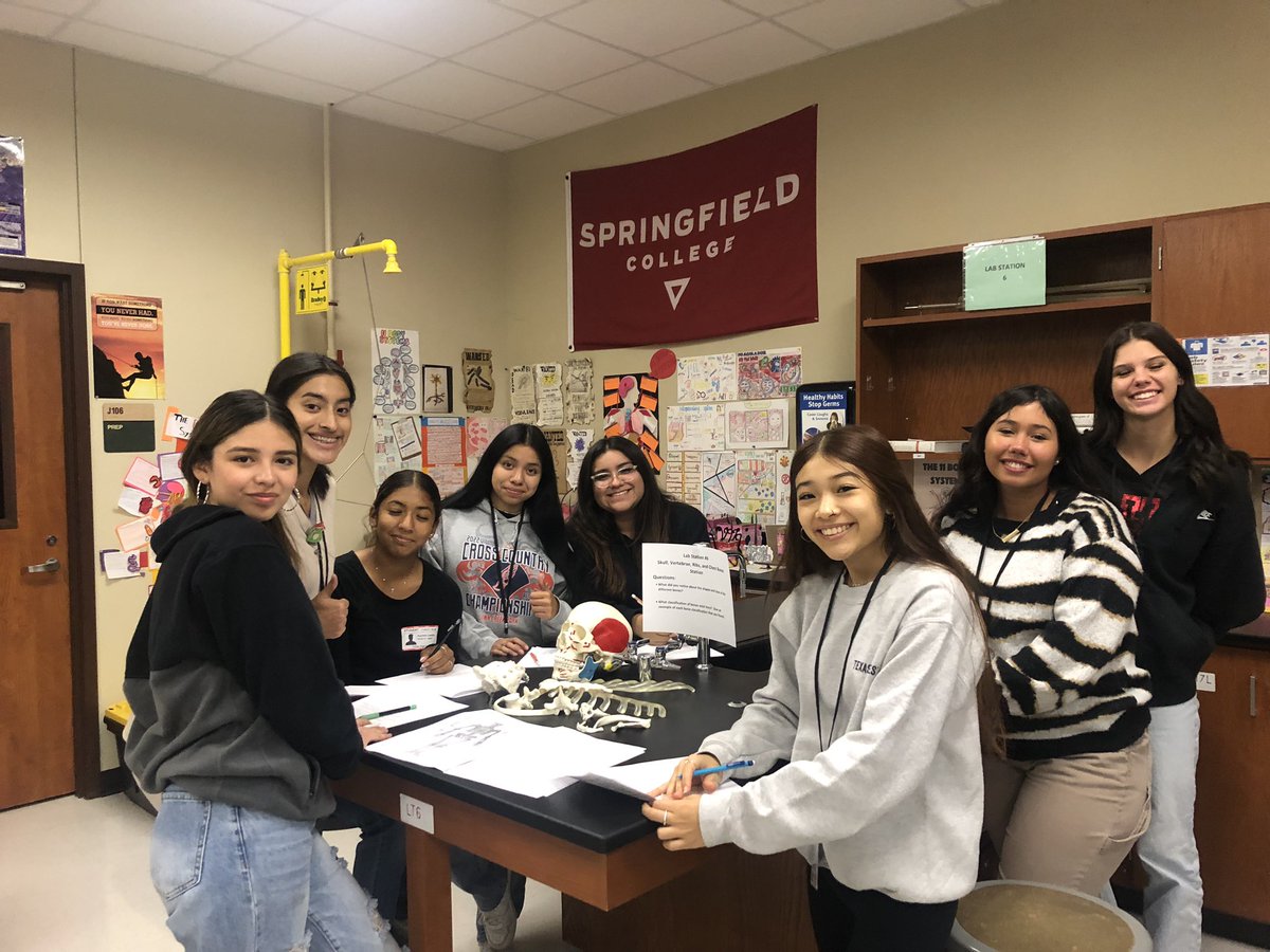 PhsReece's tweet photo. PHS Anatomy and Physiology Honors’ students embark on their journey into the Skeletal System, exploring the bones that make up their body’s framework!  @PorterSpartans @condarco_cesar @CTENCISD https://t.co/ntXt7AHpac