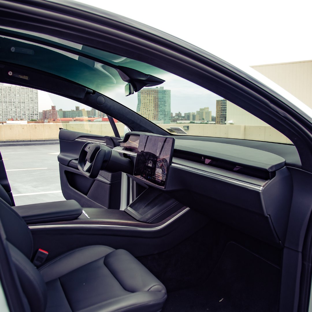 DriveJoulez's tweet photo. Introducing the Tesla Model X – where innovation meets luxury:

⚡Up to 360 miles of range
⚡ 0-60 mph in 2.6 seconds
⚡  Iconic Falcon Wing doors
⚡ Access to Tesla Supercharger network
⚡ Spacious and premium interior

Rent this Tesla X with us: https://t.co/XHyZ3l1bjX https://t.co/20pgCGZvhl