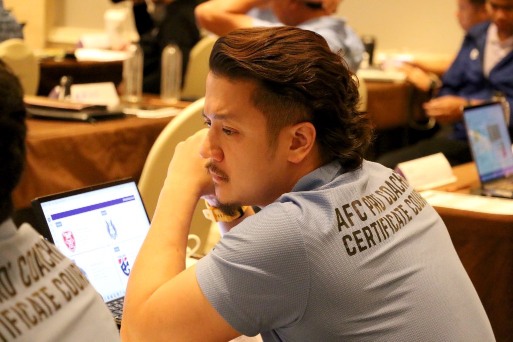 _x_wk's tweet photo. 📚🎓⚽️ AFC Pro License - 3rd Module: ระหว่างวันที่ 4 – 13 พฤศจิกายน 66 โดย มร. เจฟฟ์ ไพก์ วิทยากรหลัก
#FAThailand #Coacheducation #AFCProDiploma #afcprolicense #บอลไทย #ฟุตบอลไทย https://t.co/GQSWgTvFDU