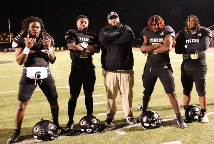 It's a whole bunch of SAVAGES off of #Exit130 
Game Week - Playoffs Round 1 🏈
#GoTigers🐅⚫🟡
@gchstigersfb <a href="/Soliddevo/">Justin Hill</a> <a href="/RjMonford/">Rodricus Monford Jr</a>
