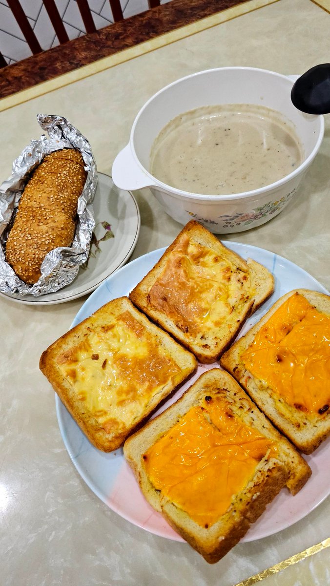 by_babykim's tweet image. Dinner for today ^^

💎 mushroom soup
💎 garlic bread
💎 Crab rangoon bread toast

Done~~~^^

#babykiminthekitchen #mainmasak2 #babykiminstafood