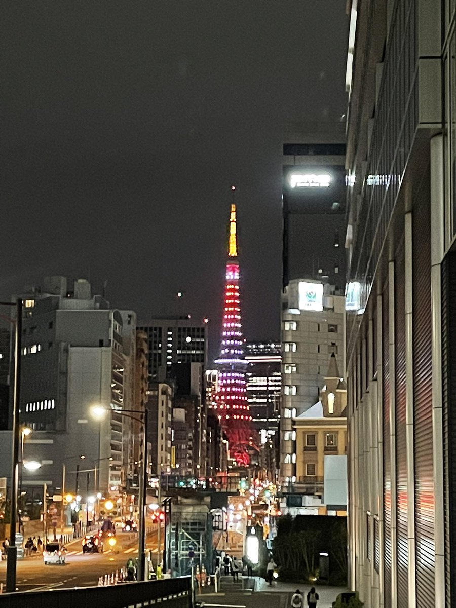juntsuchiy's tweet photo. 今日は、港区議会では4常任委員会が開かれ、改定を迎える港区基本計画についての報告事項等がありました。
#東京タワー は、毎週月曜日にその月の色を入れたカラーにライトアップします。11月は #MapleRed(紅葉色)です。 https://t.co/SgHFVX1RKC