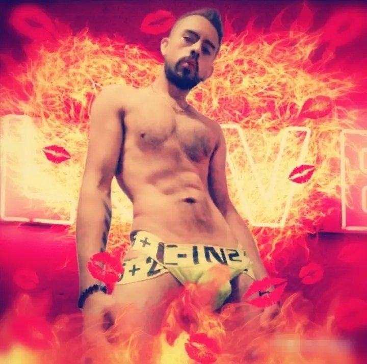 DerekHassan77's tweet photo. Saludos besos y bendiciones pa todos 
MUUUUUUUUACK
#OnlyDerek #Dias #DallasCowboys #topmodel #MassaNoVasASerPresidente #Model #Handsome #Grindr #GrindrhookUp https://t.co/Ao1hkhHONV