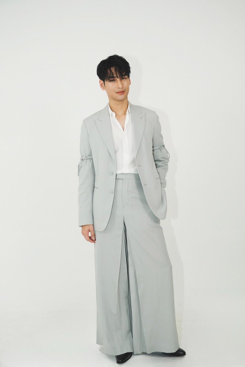 IAMMRFREE24's tweet image. APO AT THE 11th HOWE AWARDS  

#HOWEAWARDS2023XAPO #HOWEAWARDS2023 #Nnattawin 
@Nnattawin1 @Dior #diorwinter23