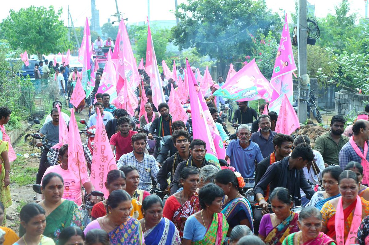 BollamMallaiah's tweet photo. #మల్లన్న కు జేజేలు కొడుతున్న #అనంతగిరి మండలం
#BollamMallaiahYadav #VoteForCar #OnceAgainKCR #OnceAgainMallanna #HattricBRSparty #IamLocal
#స్థానికుడుమల్లన్న
#కోదాడబిడ్డమల్లన్న
#మామధ్యనేఉండేమల్లన్న
#మాకోసమేఉండేమల్లన్న
#MallannnaOfficeAlwaysBeOpen
#మాధైర్యంమామల్లన్న
#కారుగుర్తుకేమాఓటు
#మనమల్లన్నమనకోదాడ
#జైమల్లన్న
#AntiCongress
#ByeByeCongress
#IamNotATourist #IamNotAMurdarist
#IamNotAPartyTicketSeller
#IamNotACovart
#CollectionCommissionsCongress
#IamNotAHalfMind
#IamNotCheater