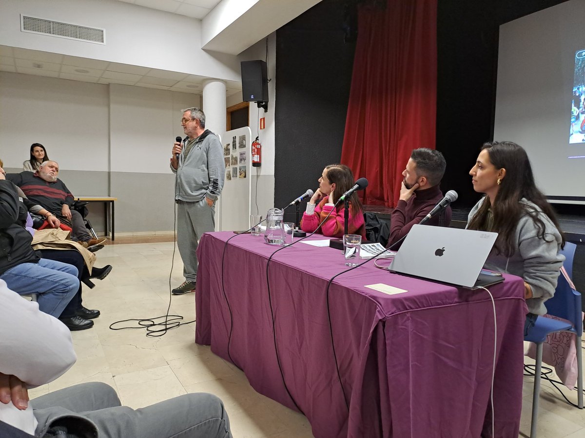 Siempre es un orgullo formar parte de La Alhóndiga y el otro día con más razón. Gracias a Paula por ilustrar al barrio con tanto cariño, gracías a <a href="/macaballeroma/">Ángeles Caballero</a> por su absoluta generosidad, gracias a todas las vecinas que nos acompañastéis.

Ojalá pronto nos volvamos a juntar 💜