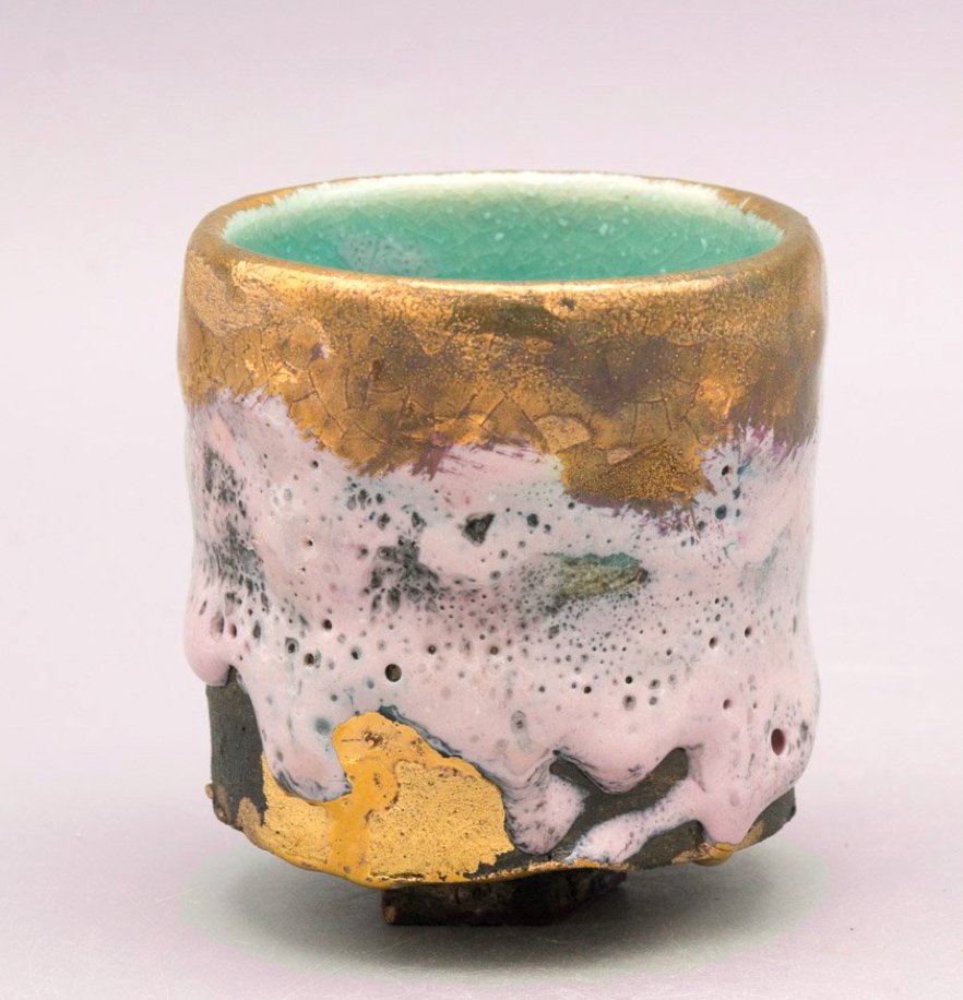 Tim Copsey's striking ceramics are inspired b the changing landscape and the dynamic movement of water rushing over rocks, glistening and reflective. 

See Tim's waterfall Tokkuri Sake bottles, vessels and Guinomi cups in the gallery or buy online!
#guinomi #japan #sake #ceramic