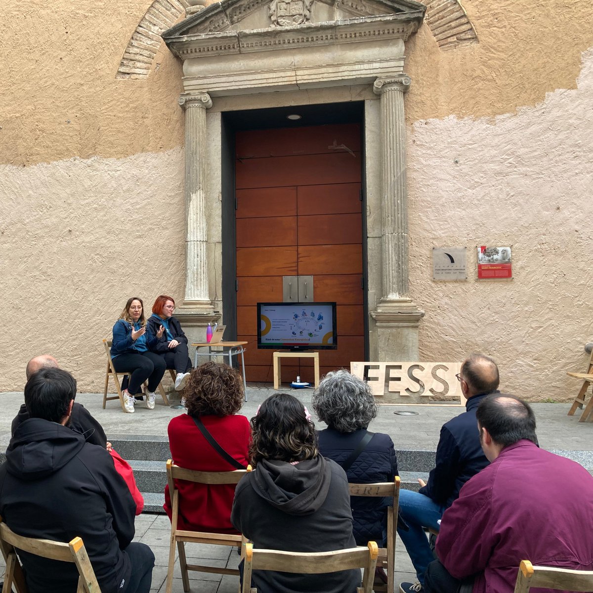 fessgra's tweet photo. 🌱✊💜🔥Aquest  és només un minúscul recull d'una jornada carregada de  propostes, complicitats i noves xarxes que vau fer possible entre totes a la sisena edició de la #FESSGra!

Gràcies per venir, parlar, i tafanejar. Estimem el territori! Volem un Vallès per viure-hi! https://t.co/jvaXKUh9NC
