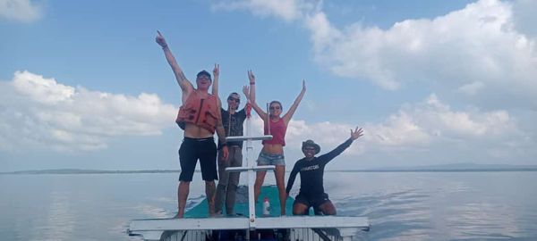 SoniaJRowley's tweet photo. Rebreathers in the Wakatobi and on Hoga, could be a first πͺΈπ€πππͺΈ Goodbye Wanci Island.... On the way to Karang Gurita (epic deep dive to 140 m) ... Goodbye Aircon & showers and looking forward to beach huts, mandis and the peace of Hoga Island tonight.. #makingthemostoflife https://t.co/480P4bAj89