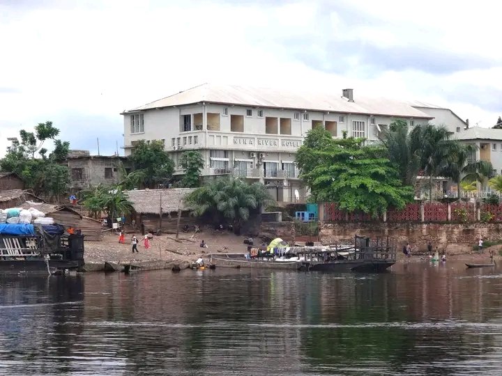 Le Congo est une merveille ❤️🇨🇩
MBANDAKA (Equateur) 🥰
Elle est une ville magnifique, entourée par l'eau et la forêt 😍
Reliée à Kinshasa par le majestueux fleuve Congo
La ville héberge une excellente richesse botanique (Jardin botanique d'Eala) 🤩
La population y vit de la pêche