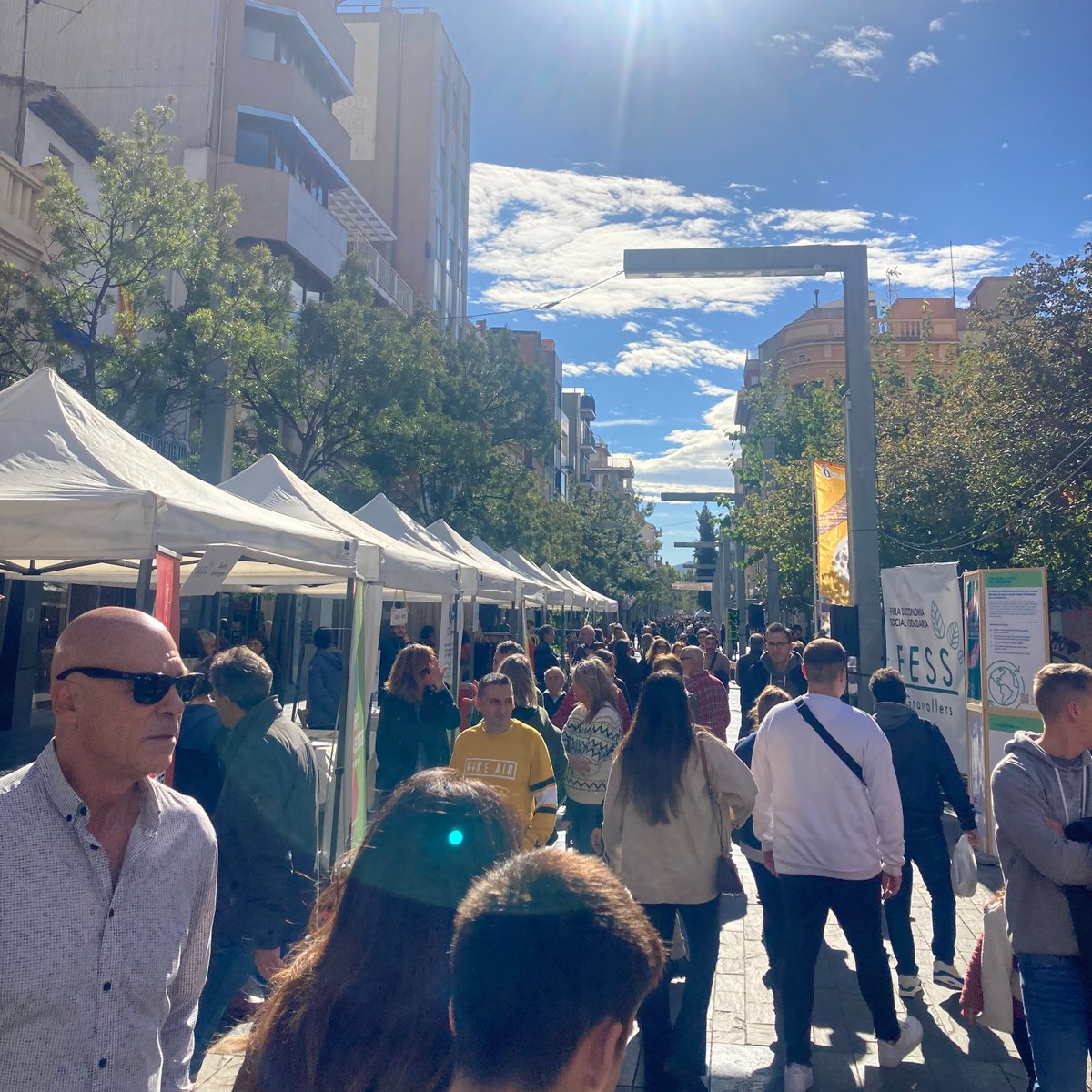 fessgra's tweet photo. 🌱✊💜🔥Aquest  és només un minúscul recull d'una jornada carregada de  propostes, complicitats i noves xarxes que vau fer possible entre totes a la sisena edició de la #FESSGra!

Gràcies per venir, parlar, i tafanejar. Estimem el territori! Volem un Vallès per viure-hi! https://t.co/jvaXKUh9NC