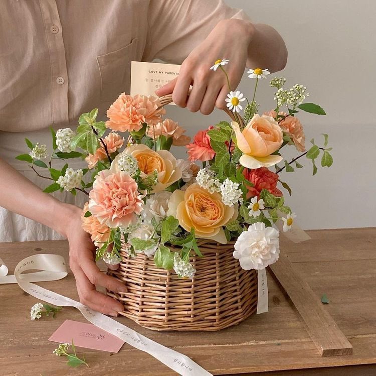 300moods's tweet photo. Flower baskets 💐 https://t.co/ZUBCfo5QdP
