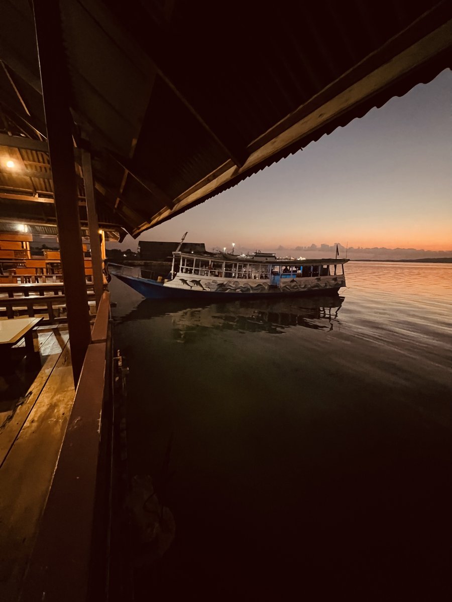 SoniaJRowley's tweet photo. Rebreathers in the Wakatobi and on Hoga, could be a first πͺΈπ€πππͺΈ Goodbye Wanci Island.... On the way to Karang Gurita (epic deep dive to 140 m) ... Goodbye Aircon & showers and looking forward to beach huts, mandis and the peace of Hoga Island tonight.. #makingthemostoflife https://t.co/480P4bAj89