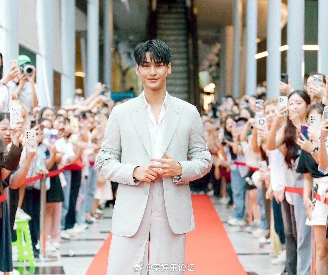 ApoNattawinSg's tweet image. Apo Nattawin Dior Look #DiorWinter23 

APO AT THE 11th HOWE AWARDS  

#HOWEAWARDS2023XAPO #HOWEAWARDS2023 #Nnattawin 
@Nnattawin1 @Dior #dior
#starsindior