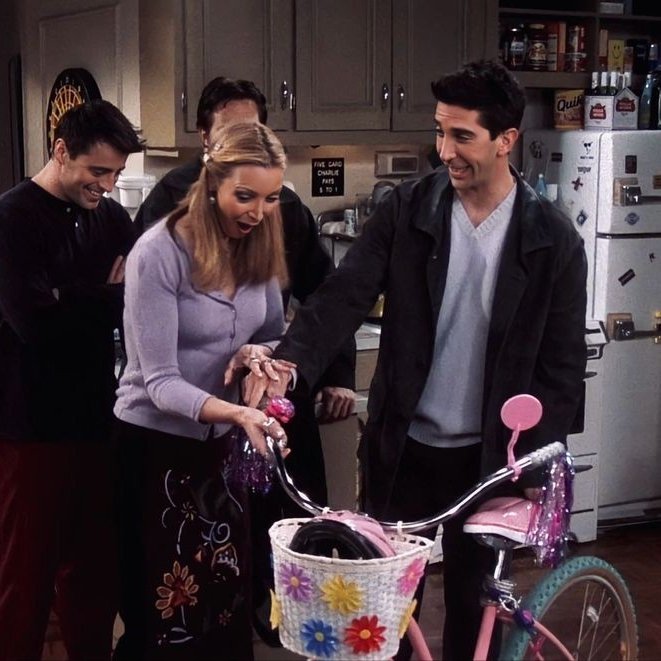 ChandlerBing_12's tweet photo. Not everyone liked Ross but him buying Phoebe a bike and teaching her how to ride was awesome. https://t.co/ZejQqgqPXP