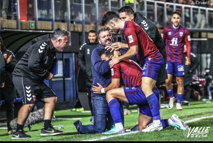 Imágenes que hablan solas....
GRACIAS <a href="/valledeelda/">Valle de Elda</a> 
#AúpaDeportivoEldense 
#SeguimosSoñando
