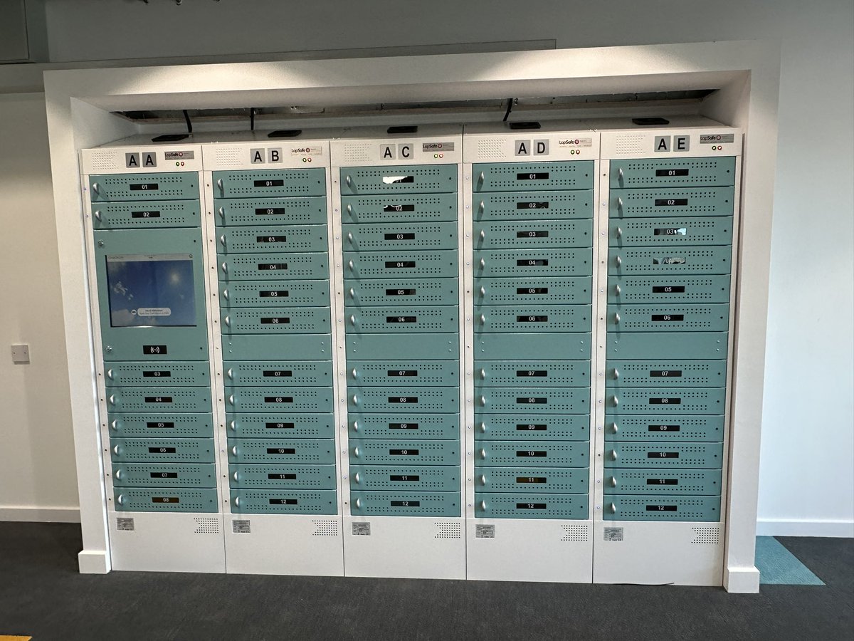 TangeUK's tweet image. I’m thrilled and proud to announce our new @ACEatUEL @UEL_News LapSafe automated computer loan system is now up &amp;amp; running, one of 25 UK HEIs to do so. It’s all about providing easy access to tech for students in need of short term loans. #TechAccess #StudentSupport #BeTheChange