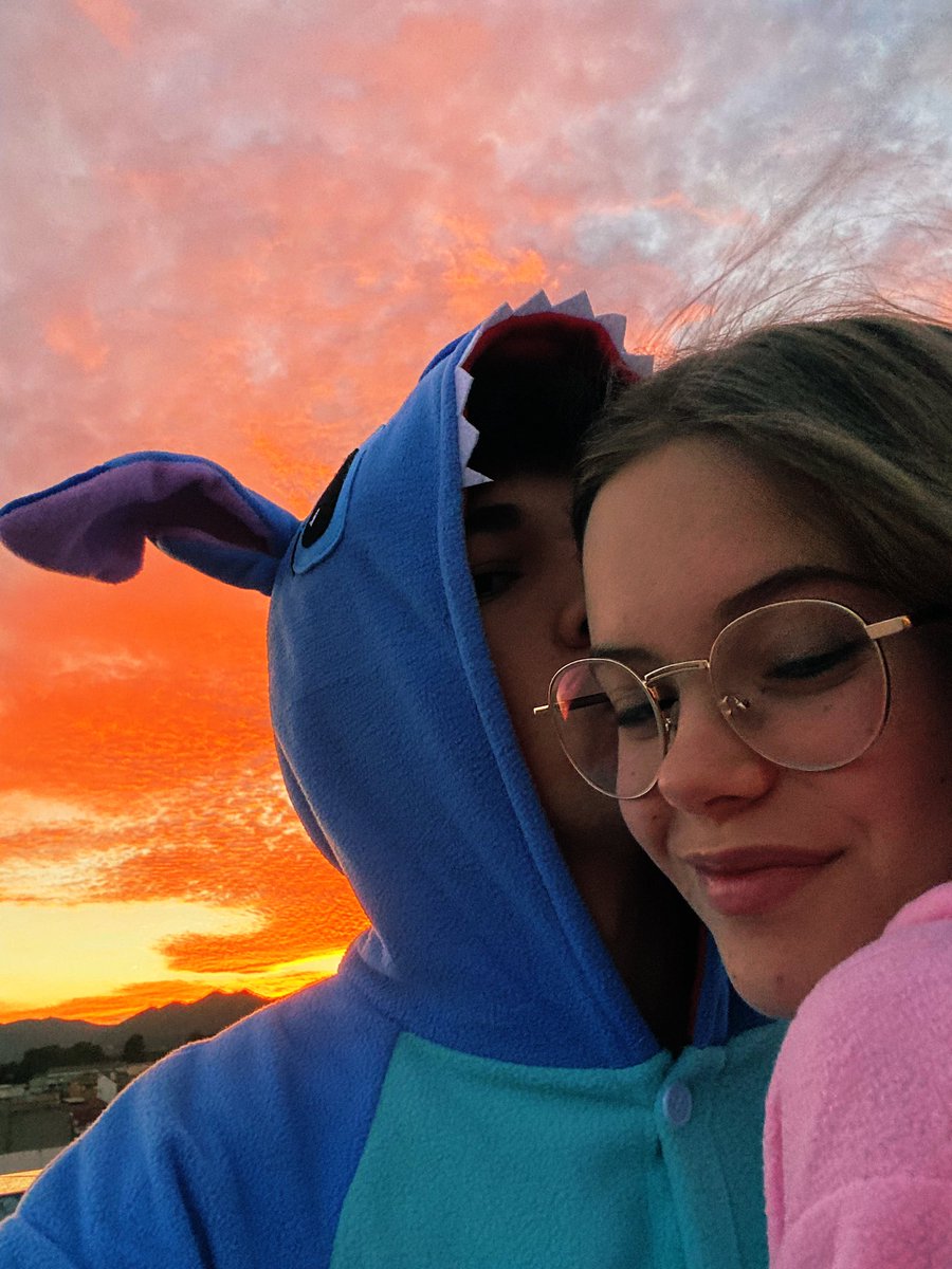 claryytaaa07's tweet photo. el atardecer y tu 😍🤍 https://t.co/G4WfcPIQwk