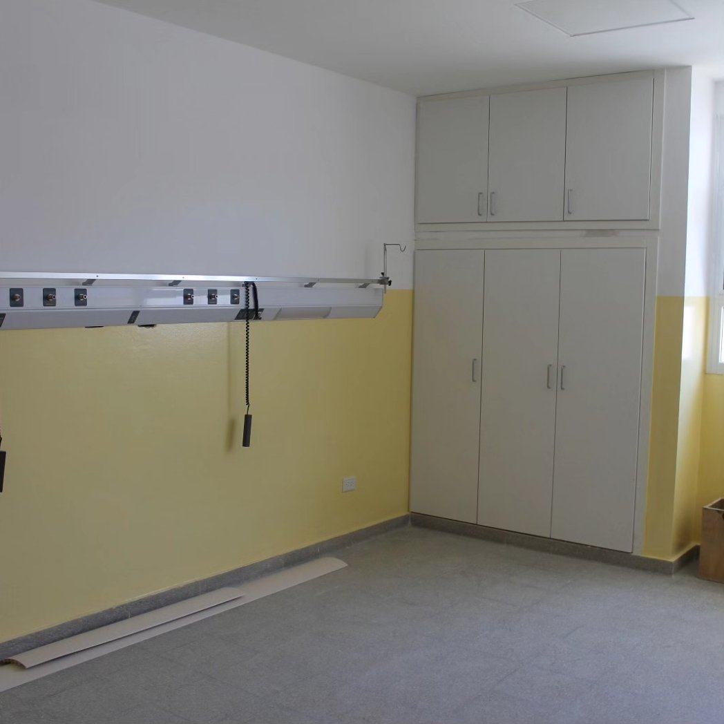 rionegroobras's tweet photo. 🏥 Con una inversión provincial de $105.205.685 está próxima a finalizar la primera etapa de ampliación del Hospital de Chimpay.

Una obra fundamental para ampliar y mejorar la atención sanitaria en la localidad.

#Obras #Salud #RíoNegro https://t.co/EFJ7ryKvih