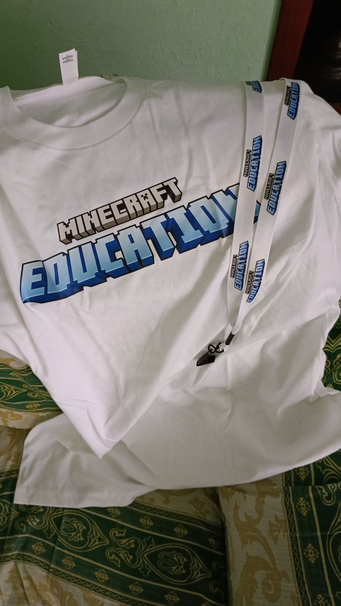 ManuelalAzuara's tweet photo. Estos detalles al regresar de un dia de enseñanza y aprendizaje usando #MinecraftEdu son muy hermosos. Gracias @PlayCraftLearn . https://t.co/fYCzBd5c0W