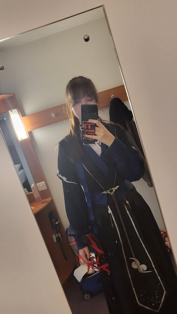 nicinacx's tweet photo. It's my birthday today so here are the cosplays I've did recently https://t.co/eKuPNLYbTN