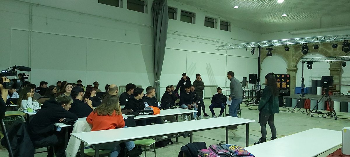 Continúa la I Jornada de emprendimiento del <a href="/CIFP_Fabres/">CIFP Rodríguez Fabrés</a> <a href="/educacyl/">Educación JCyL</a> con el Taller de competencias sociales para el emprendimiento con <a href="/BurguePablo/">Pablo Burgué</a> <a href="/factoriatalent0/">FactoriaTalento</a> Muy ameno y motivador para entrenar el #talento #FP y las competencias sociales en entornos emprendedores #YoSoyFP