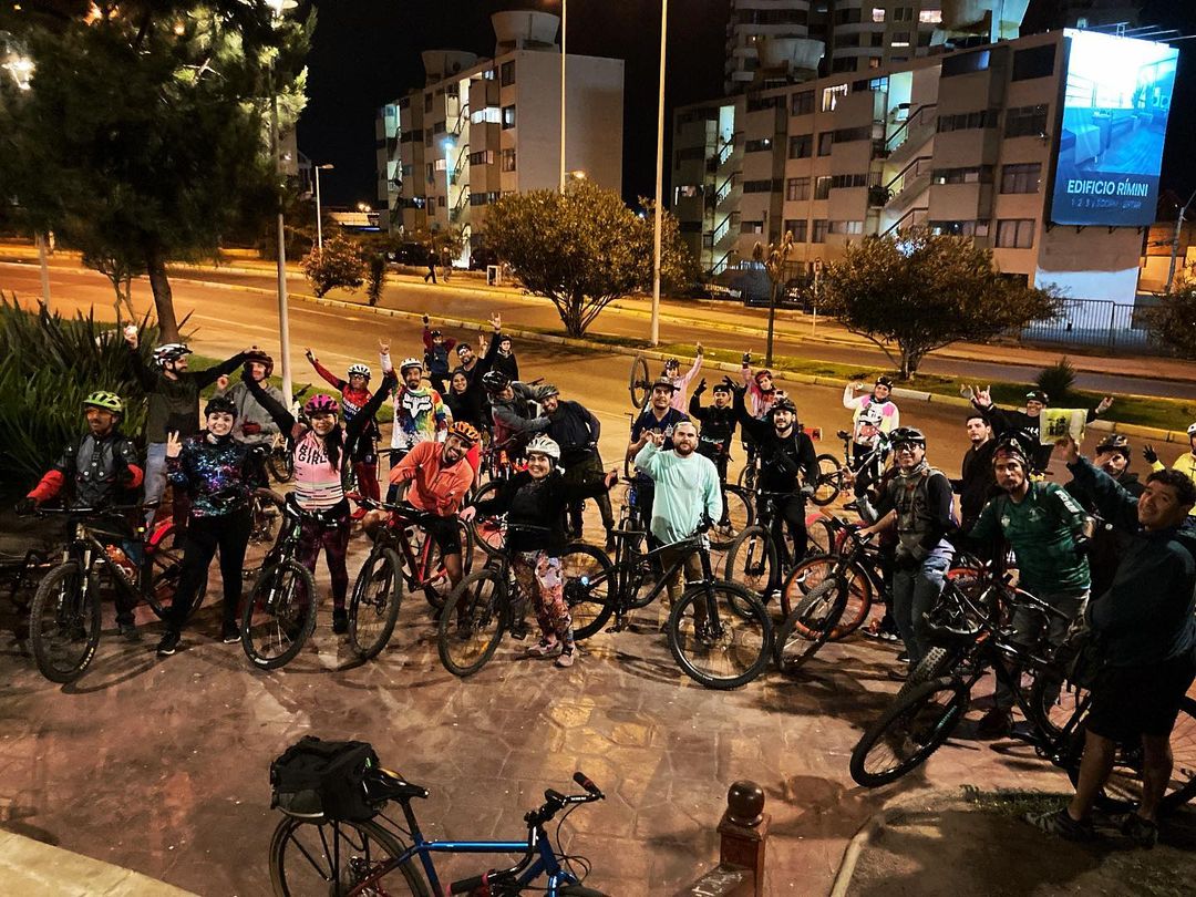 Ruta de ciclistas "Masa Crítica" llegará a la Coviefi en #Antofagasta
La fiesta del ciclismo urbano vuelve este 7 de noviembre, como es tradicional el primer martes de cada mes. Ruta parte a las 18:30 horas en la Municipalidad.
antofagasta.tv/categoria/depo…