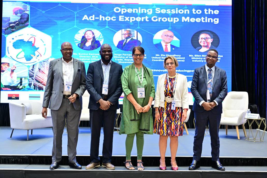 williamsnyoni's tweet image. #AEGM2023: Status of Poverty &amp;amp; Inequality in Southern Africa:Discussant Interventions:Mr. Bradley Tjongarero, #IPPR 🇳🇦,Dr Raymond Lekobane-BIDPA, Mr. Munkoni Kambaila,#SADC Secretariat Consultant, Dr. Pierella Paci, #World Bank, Moderator:@UniOfMauritius's Prof. Sheila Bunwaree,