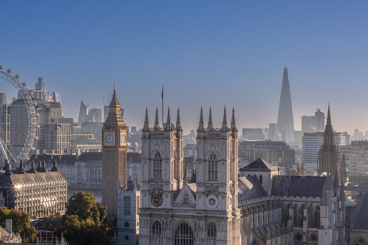 Embracing the beauty of Westminster with a view of London's iconic landmarks.

#London #LandmarkViews #LuxuryLondon #PCL #Westminster #OrchardPlace #SW1 #TheBroadway