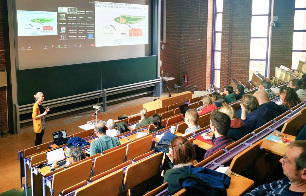 Looks like the new time slot "12.00 CET" got well accepted. 50-60 live participants and almost 50 online participants is a great start for this winter semester. Thanks to Dr. Katharina Ruthsatz for the great talk and good discussion!