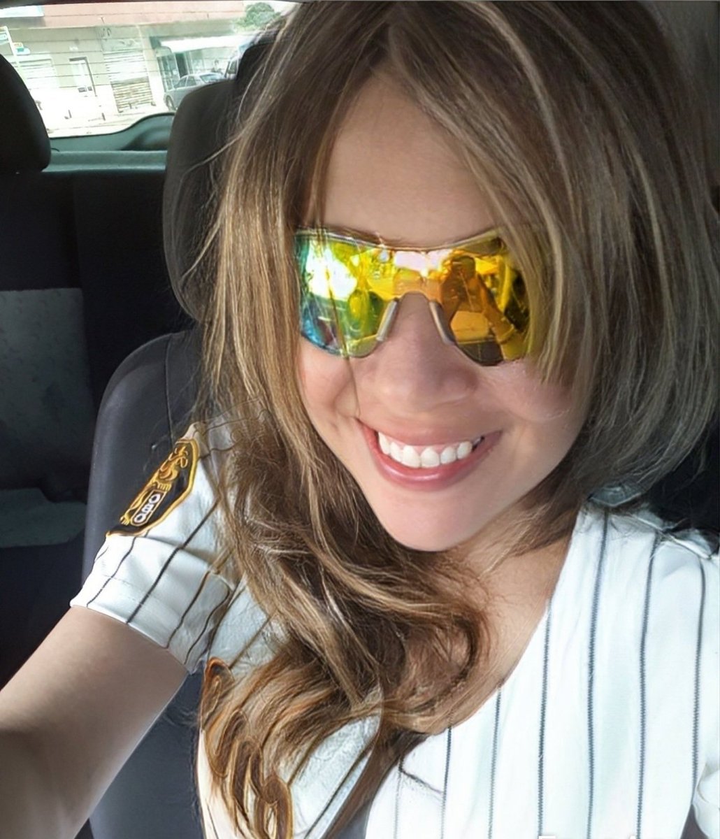 rocioperez2403's tweet photo. #LVBP #LunesDeOjos hermosos #activada ...#actitudpositiva ....#universoalineado. #Seguimos ...💯🇻🇪🦁🧑‍🎄🎅🌹☕️🙏💫🎉🍺🍻. #cumpleañeros felicidades.... https://t.co/eJscg0ChIN