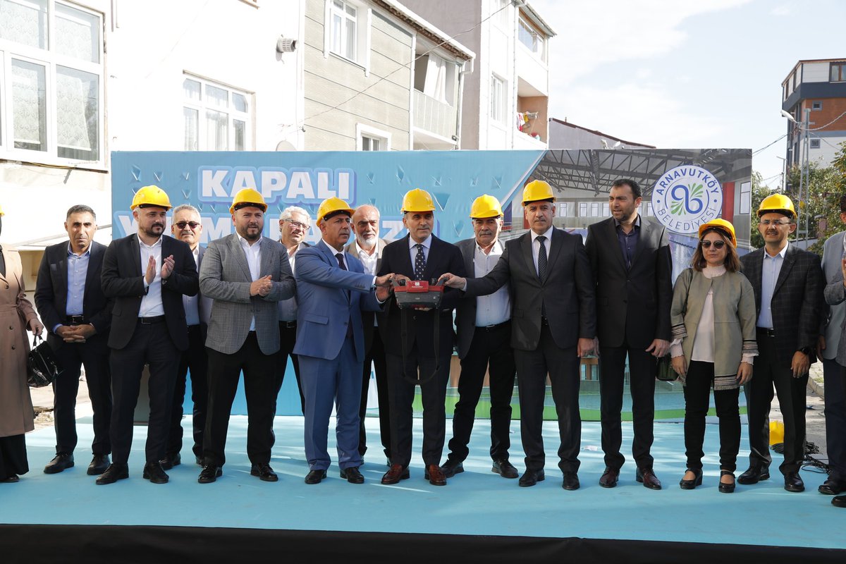 A_HasimBaltaci's tweet photo. Bugün ilçemizin beşinci yüzme havuzunun yapımına başlıyoruz.

Merkez Mahallesi Kapalı Yüzme Havuzu’nun temel atma törenini, Kaymakamımız Mahmut Hersanlıoğlu ve AK Parti İlçe Başkanımız @mcandaroglutr ‘nun katılımıyla gerçekleştiriyoruz.

Bu önemli tesisin başta gençlerimiz olmak üzere, tüm hemşehrilerimize hayırlı olmasını diliyorum.