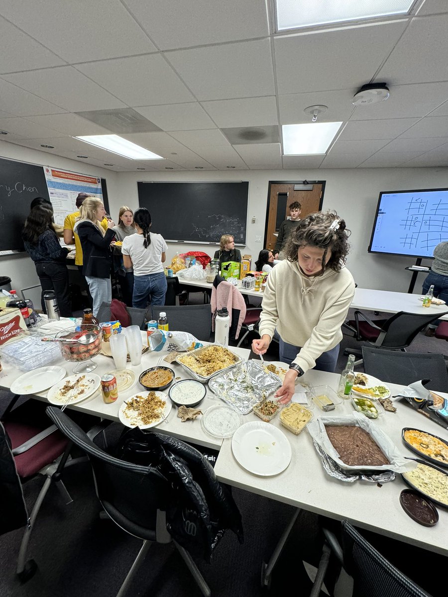 First @MalapitLab and friends potluck ! It was a blast. We were joined by @kalowlab @KelleyLabs @dayne_swearer @ScheidtGroup @Farhomies members and more !!