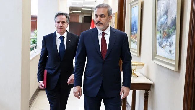 ضغط كبير مارسه بلينكن على هاكان فيدان بشأن موقف تركيا المؤيد لحركة حماس الرافض للمشروع الغربي الإسرائيلي في غزة وحولها (المدعوم من بعض جهات المنطقة).. 

ضغط بلينكن فشل..

هاكان فيدان لم يعطه ما يريد وأردوغان رفض استقباله..

المشهد معقد..

تركيا صامدة مع من تؤيدهم رغم الصعوبات..