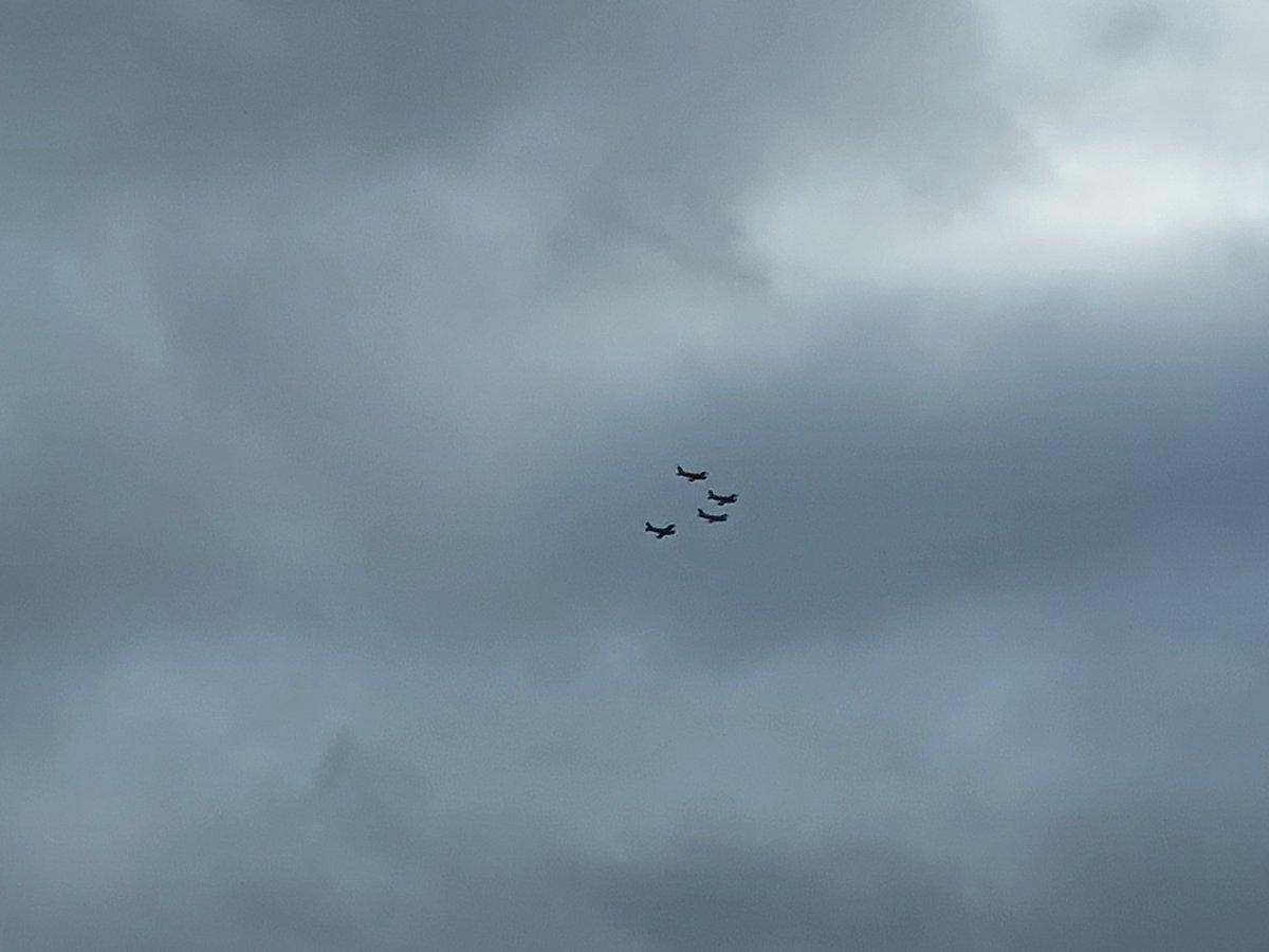 RudiHallet's tweet photo. Verdwaalde zwaluwen boven Landen 14u20L?🤔
👏👏 Air Display 👌
#Red_Devils #BeAirForce https://t.co/jpwe0nW8Jg