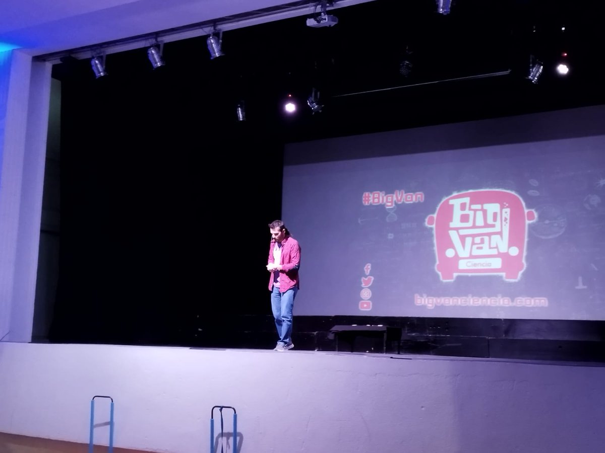 SanAgustin_VA's tweet photo. ¡Los alumnos de 2°, 3° y 4° de la ESO se lo pasaron en grande en los monólogos científicos protagonizados por #BigVan! 🧪🔬 La ciencia puede ser divertida y educativa al mismo tiempo. #SanAgus #Educación #CienciaDivertida 💡😂
#SanAgustín_VA https://t.co/DqAXfjEqiC