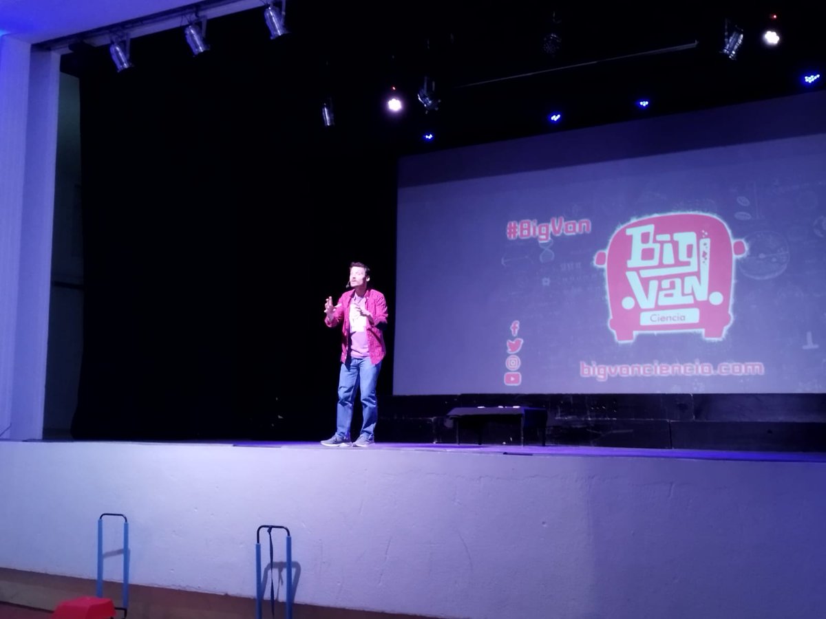SanAgustin_VA's tweet photo. ¡Los alumnos de 2°, 3° y 4° de la ESO se lo pasaron en grande en los monólogos científicos protagonizados por #BigVan! 🧪🔬 La ciencia puede ser divertida y educativa al mismo tiempo. #SanAgus #Educación #CienciaDivertida 💡😂
#SanAgustín_VA https://t.co/DqAXfjEqiC
