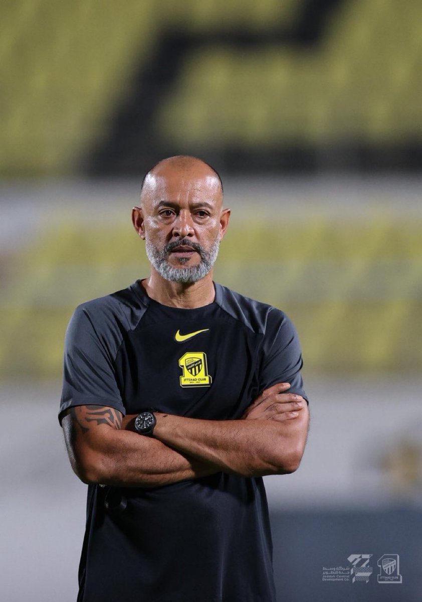 bukairy's tweet photo. #نونو_سانتو لعنة .. لا بارك الله في من ابقاءها لأي سبب او مبرر. 
#الاتحاد حامل اللقب الذي ينتظره #كأس_العالم_للأندية  يذبح بدم بااااارد .
سيرحل جميع المتخاذلين في تعجيل القرارات الحاسمة مع المدرب وغيره . والايام بيننا 😎 https://t.co/dw9TUjdWse