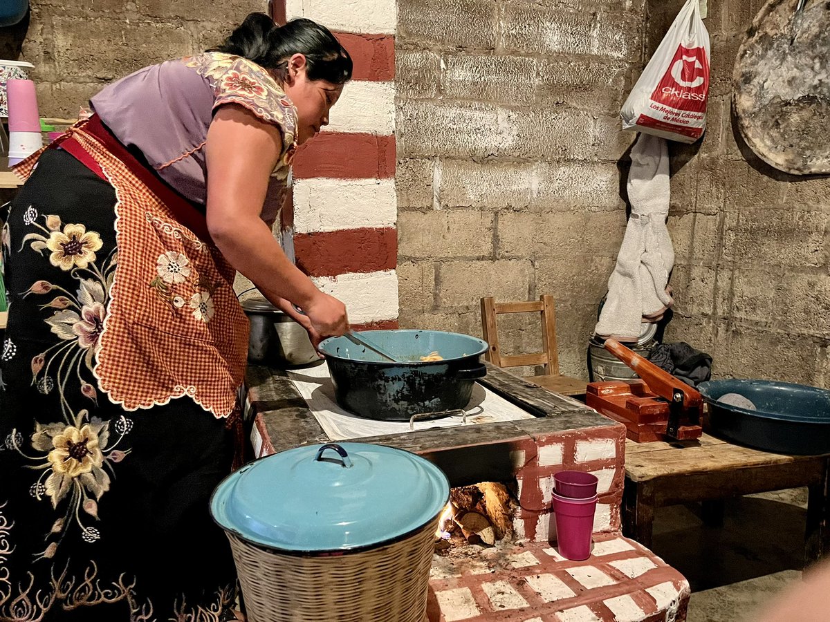 Visita a #zinacantan #chiapas el #diademuertos Gracias a Experiencias Chiapas #visitaguiada #cementerio  #artesanas #cocinalocal #experienciaschiapas #altosdechiapas