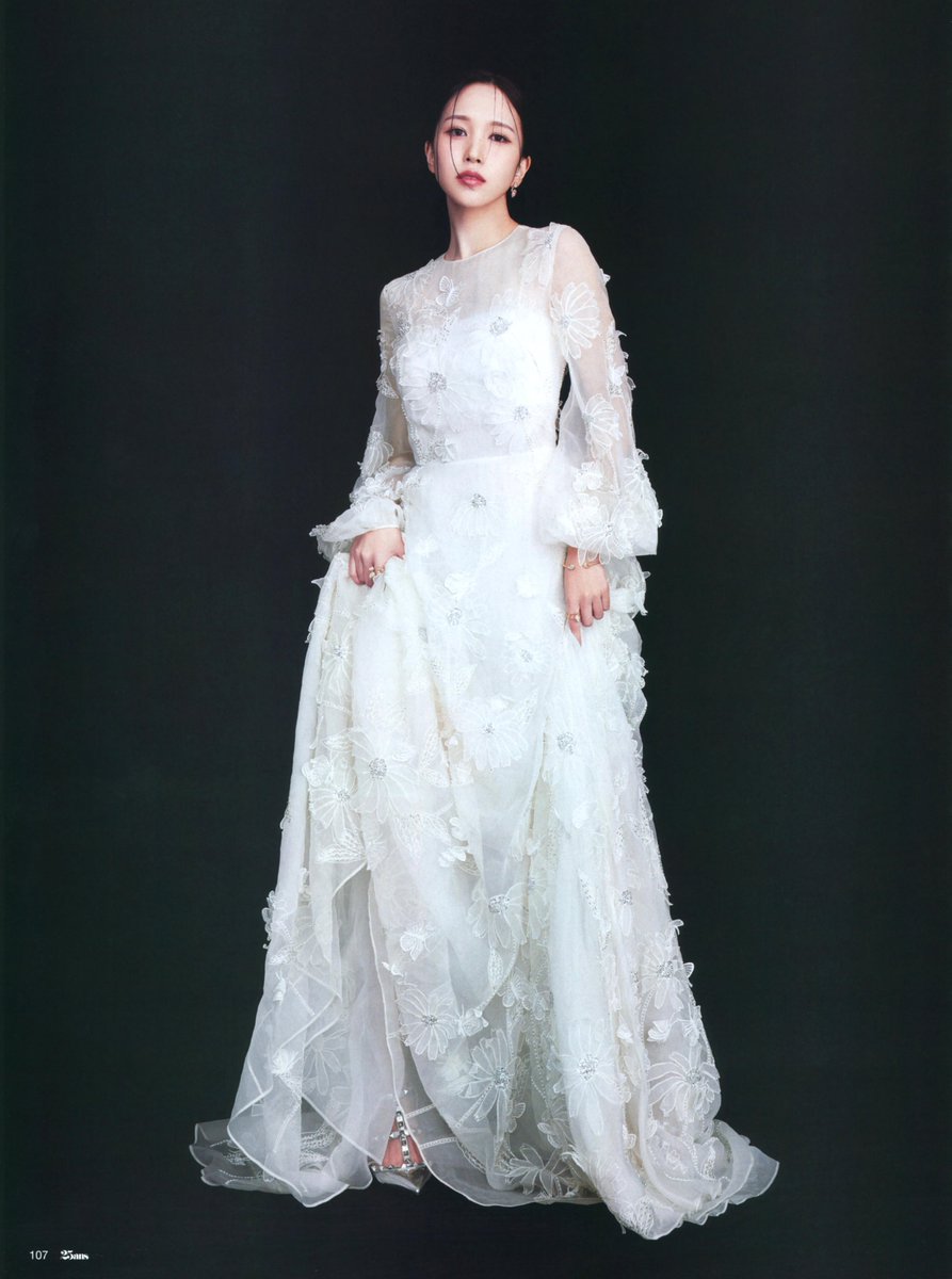 SCAN] Japan 25ans Magazine 2023/DEC Special Cover Edition page 106