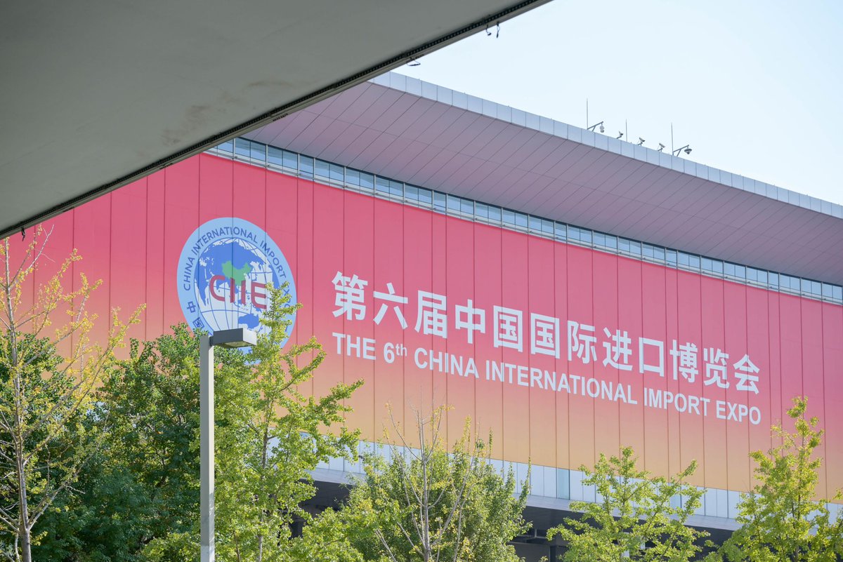 Sinowei_'s tweet photo. The 6th China International Import Exposition (CIIE) is underway in Shanghai and the atmosphere is buzzing! The team have been working hard to launch one of our busiest years yet! #CIIE2023 #chinatrade https://t.co/g5vVO6oVcj