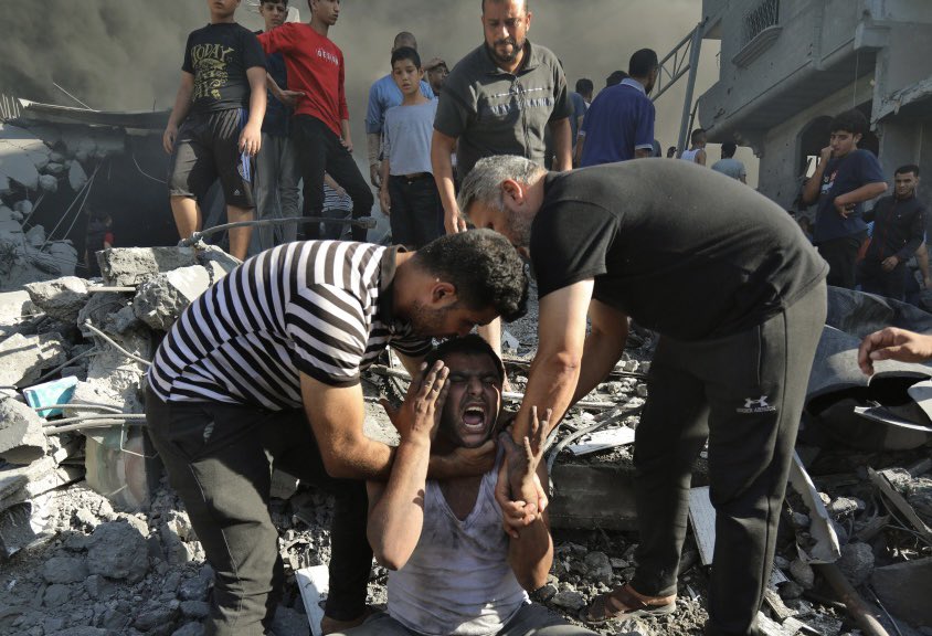 🇵🇸🇮🇱 FLASH - Au moins 10.022 Palestiniens ont été tués en 4 semaines dans les bombardements israéliens à #Gaza, dont 4.104 enfants et 2.641 femmes. 25.408 personnes ont été blessées. (ministère de la Santé)