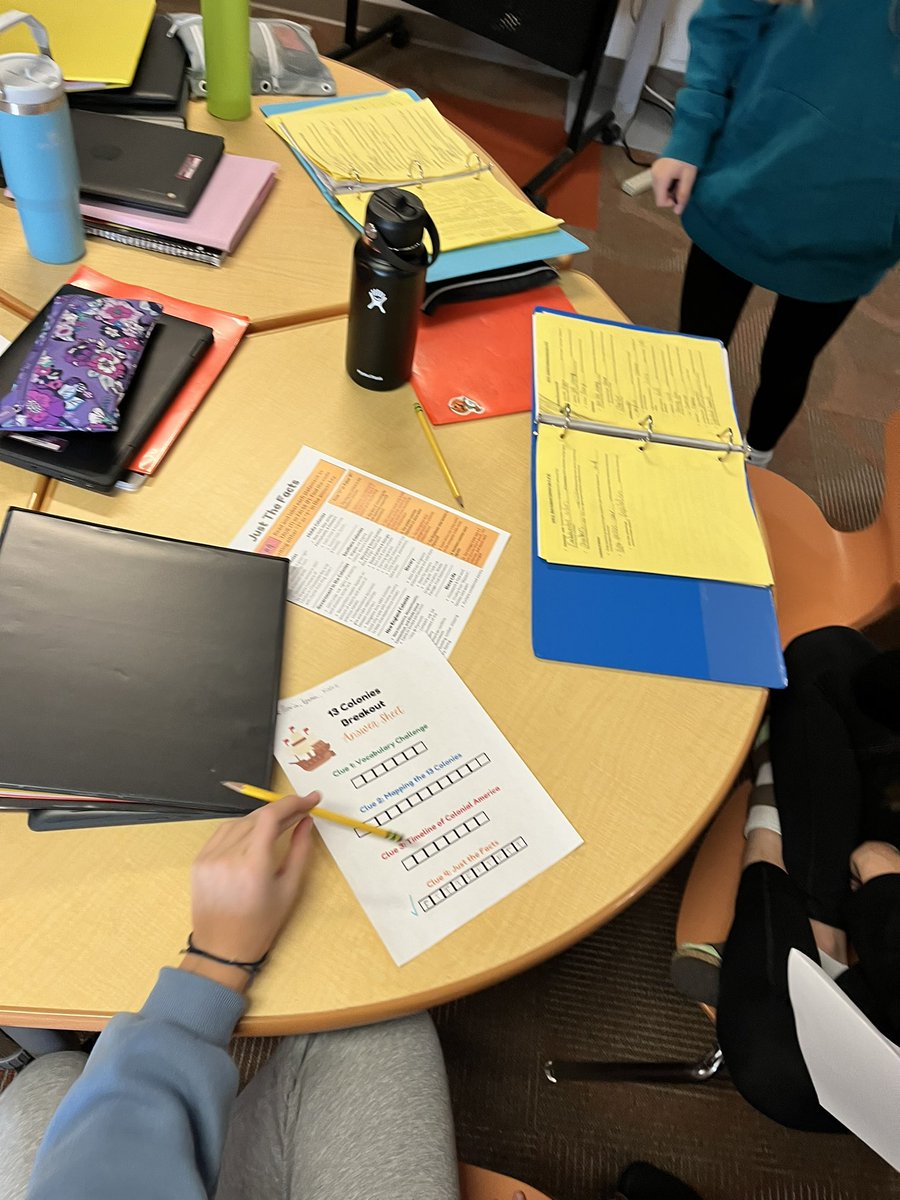 CC_MS_Library's tweet image. Mr. Goforth’s 7th grade social studies class is starting their Monday off with a 13 Colonies Breakout! @CCCSD_MS