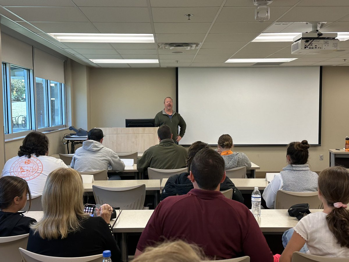 K_DeLong_24's tweet photo. Thank you to Keith Robinson, PhD, @PwC Partner-Transfer Pricing, for speaking to our @UTAgResEcon James L. Herbert Executive Seminar Series class. We greatly benefited from learning about your perspectives on leadership and your career advice!  @billjohn40 https://t.co/KAFwA9e231
