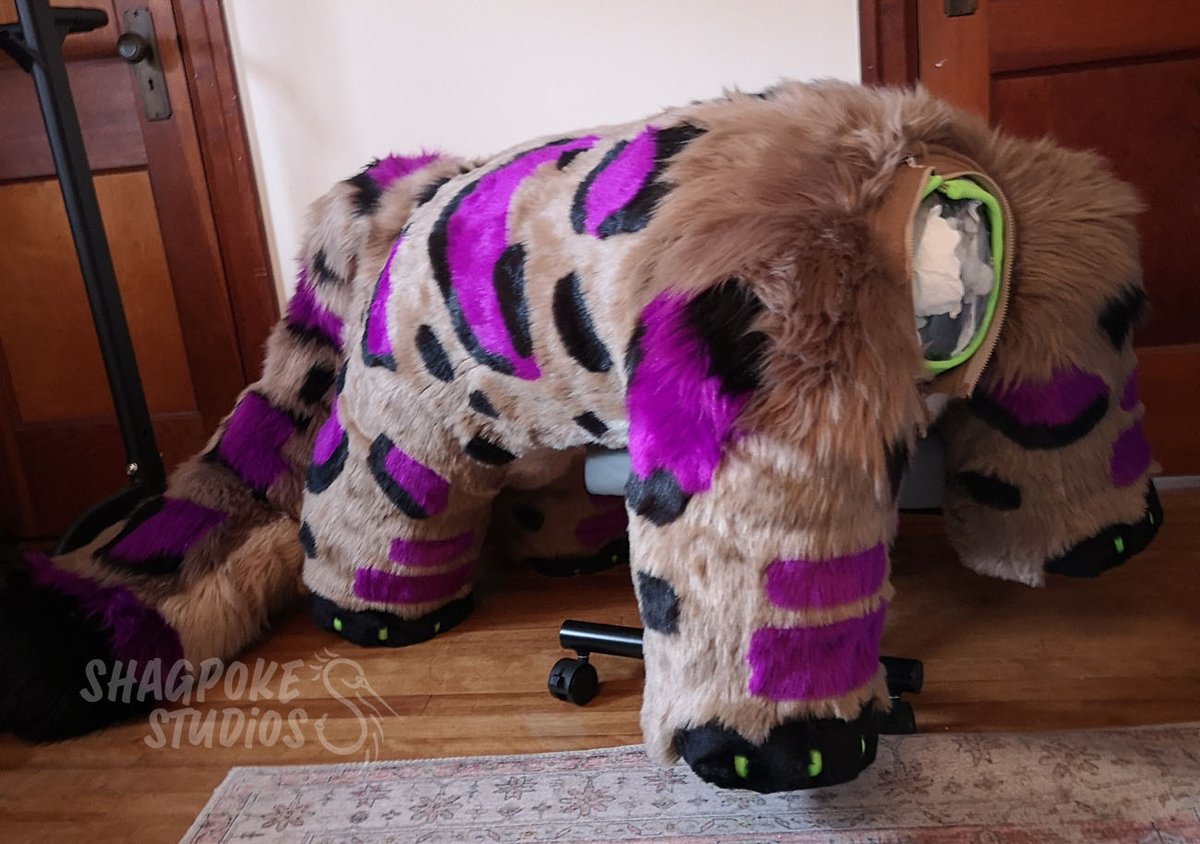 ShagHarder's tweet photo. Some more pics of the alternative crawler/bitchsuit body that I made for one of my fullsuits! 

I'm open for comms! Form is found here:
https://t.co/F3TlUcdMOL
with head would go under "padded fullsuit" without would be "padded bodysuit" just specify in the notes it's a crawler! https://t.co/GIPHeWoYAw