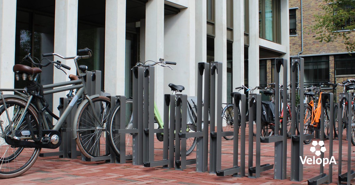 De Construct is een hoogwaardig en circulair fietsparkeersysteem. Dit design fietsenrek is zeer gebruiksvriendelijk, waarbij kwaliteit geborgd is op het gebied van materiaalkeuze, hergebruik, invloed op mens en milieu. Bekijk het project: bit.ly/471kU87 #project
